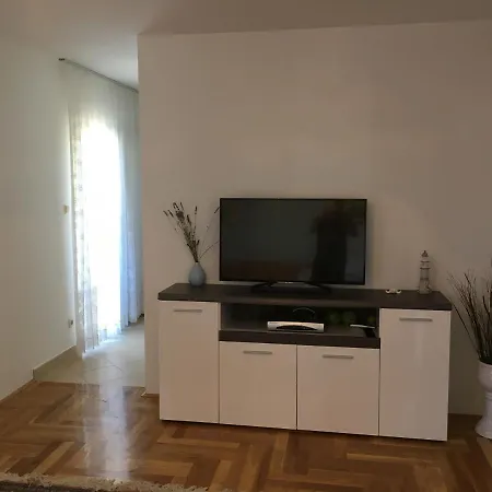 Apartment Dori Malinska