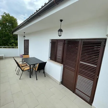 Dori Apartmán *